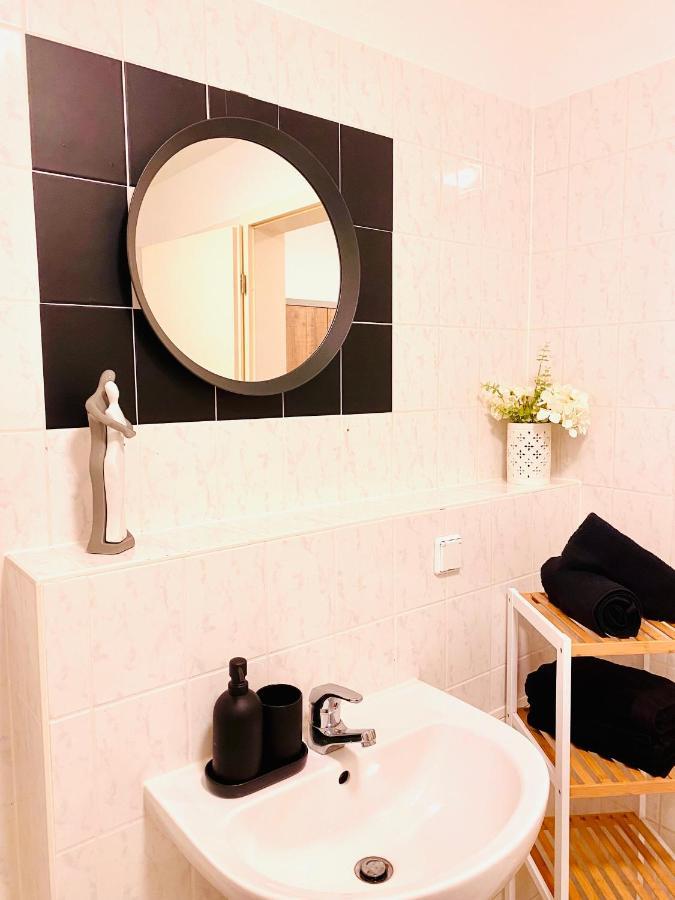 Saniertes Studio - Elisa - Mit Balkon, Wlan, Smart-Tv & Kueche In City-Naehe Erfurt Eksteriør bilde