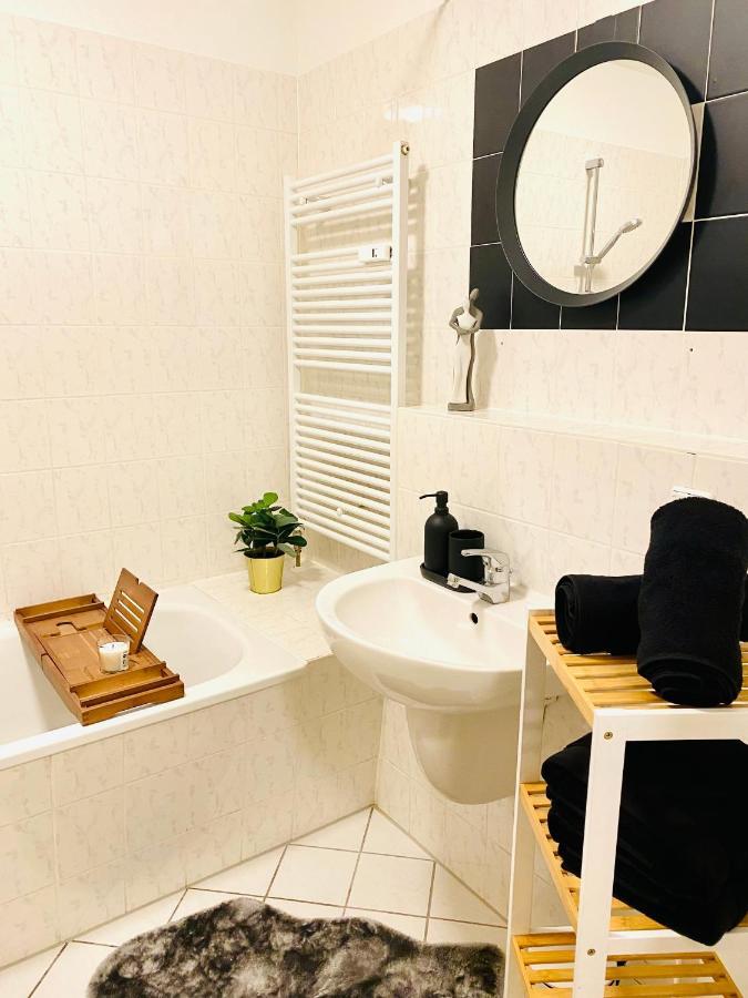 Saniertes Studio - Elisa - Mit Balkon, Wlan, Smart-Tv & Kueche In City-Naehe Erfurt Eksteriør bilde